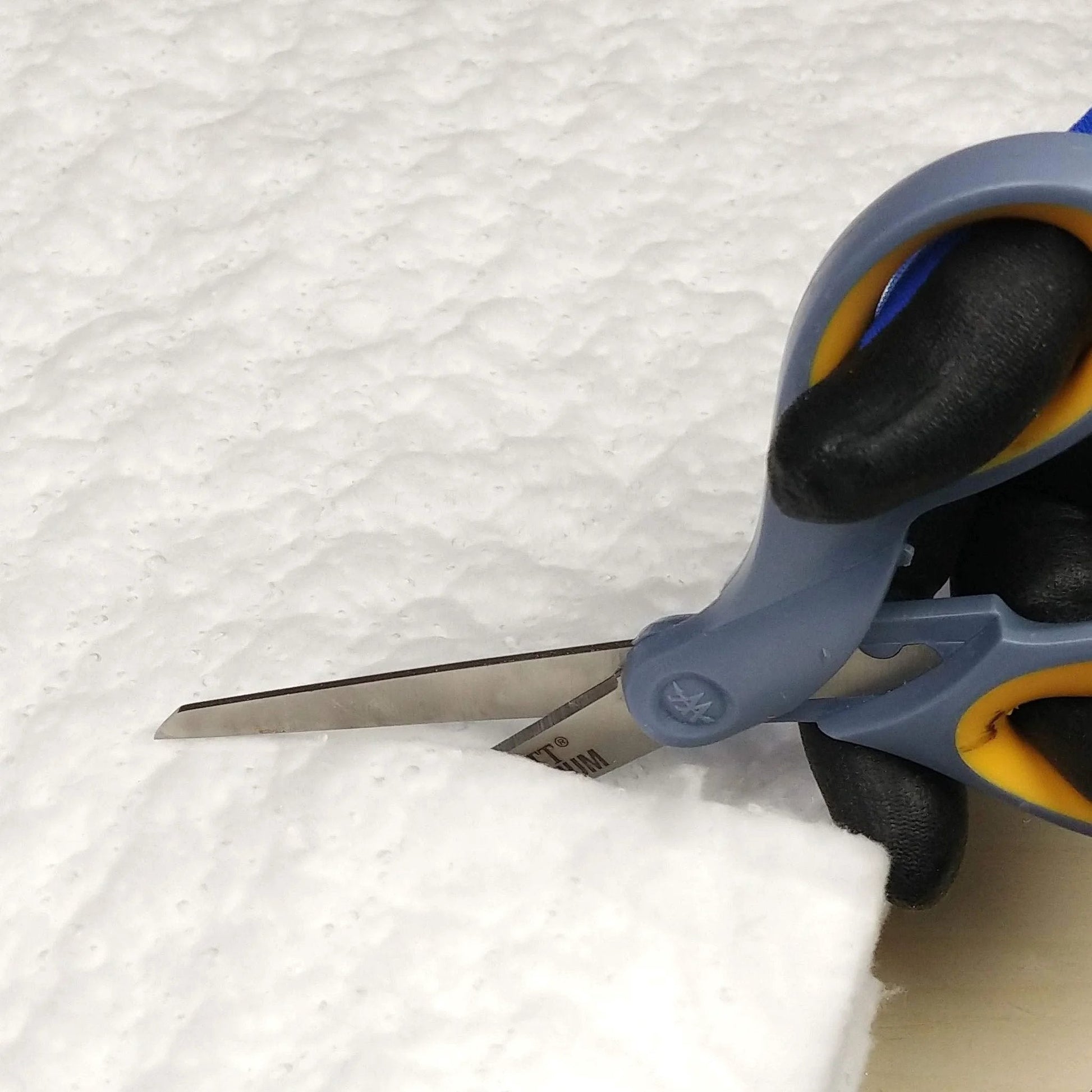 Cutting Ceramic Fiber Insulation Blanket 0.25 Inch Thick 16 By 240 Inch Fireproof 2400F with scissors