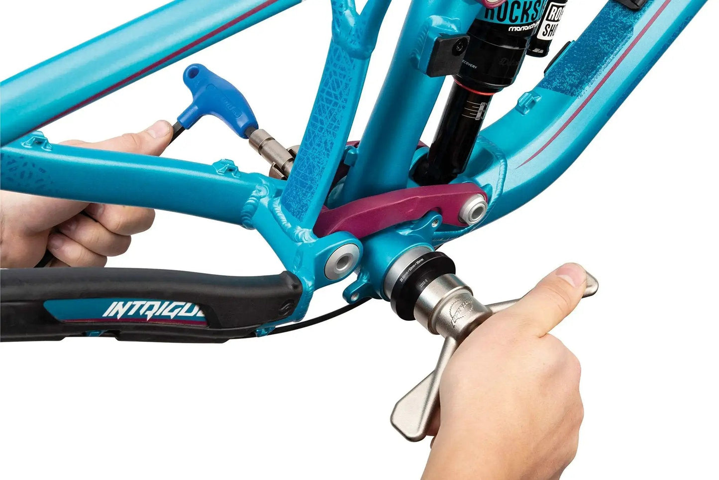 Using Bottom Bracket Bearing Press Set with Quick Release for fast installation on bike, includes machined bushings for 68mm to 150mm widths.