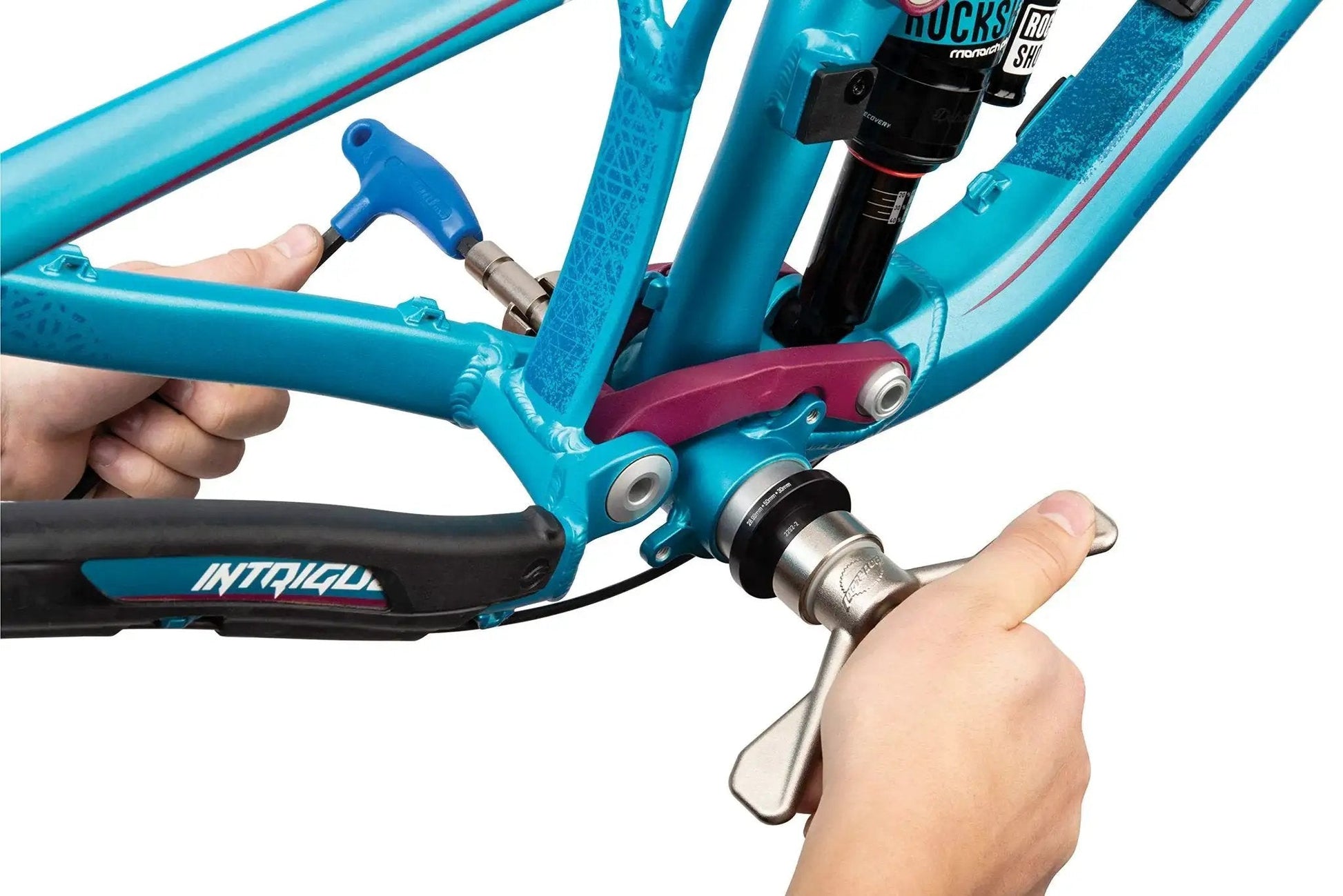 Using Bottom Bracket Bearing Press Set with Quick Release for fast installation on bike, includes machined bushings for 68mm to 150mm widths.