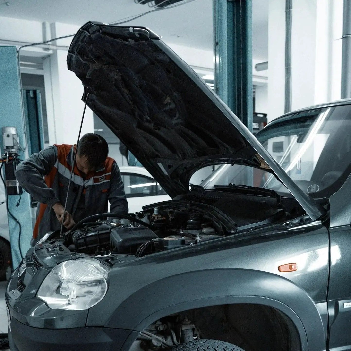 Mechanic working on a car engine using All Purpose Hose Clamp Kit with Pincers Crimper Tool 200 Pcs 304 Stainless Steel