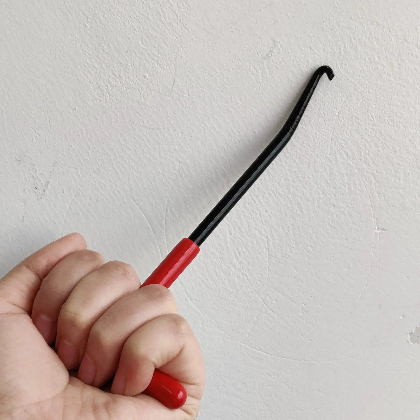 Exhaust Spring Hook T Shaped Handle For Motorcycle Rubber Coated Set Of 2, red rubber grip, metal hook held by a hand