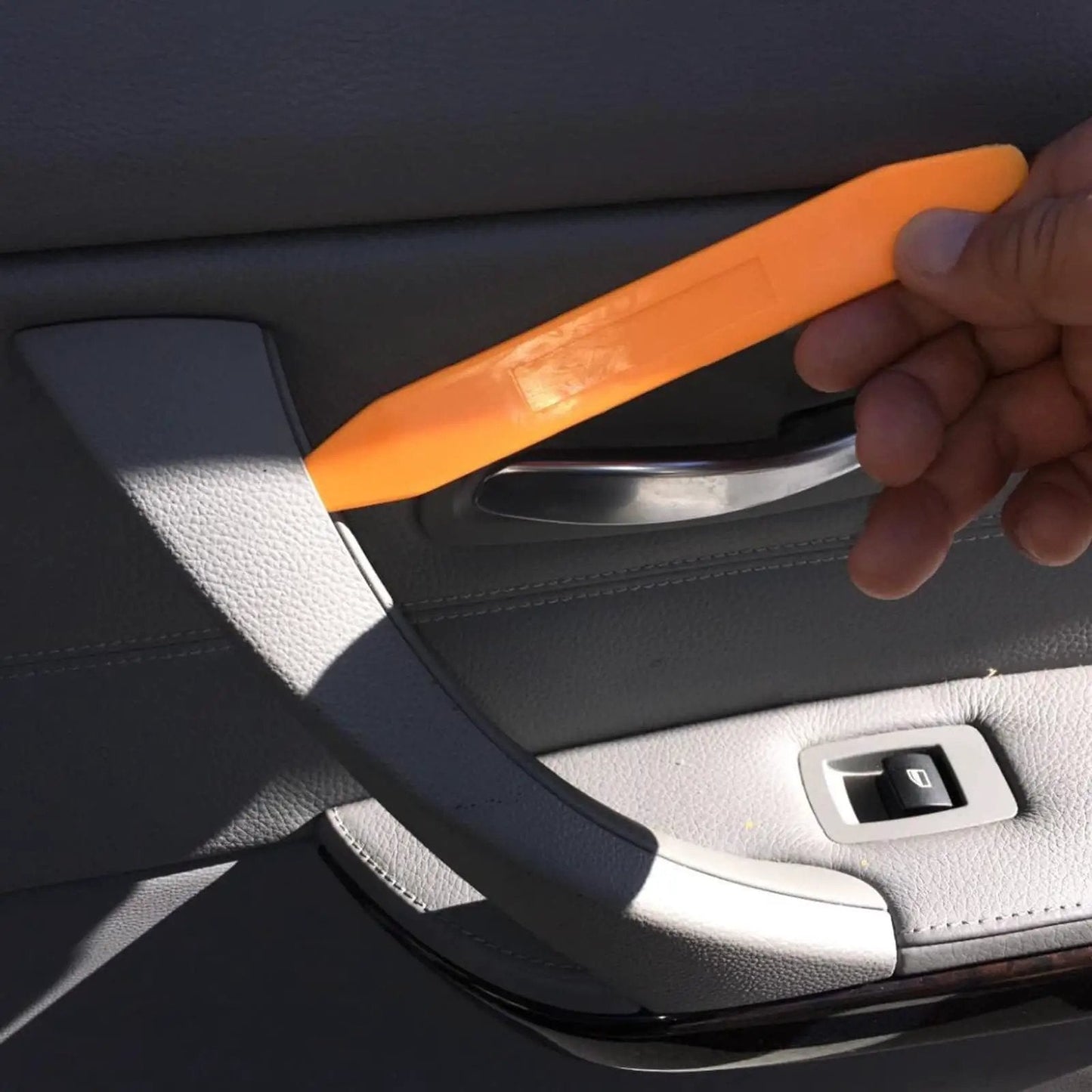 Auto Trim Removal Tool Kit Set With Four Thick Plastic Auto Clip Panel Pry Tools For Car Dash And Radio Installation in use