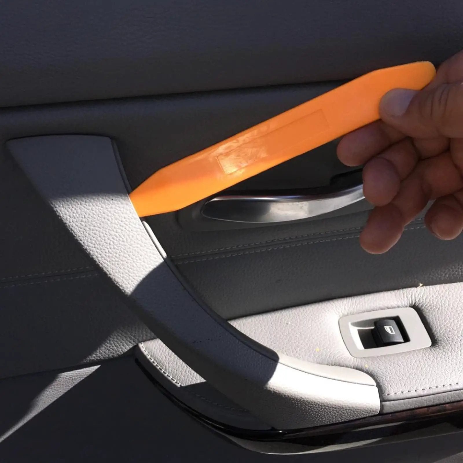 Auto Trim Removal Tool Kit Set With Four Thick Plastic Auto Clip Panel Pry Tools For Car Dash And Radio Installation in use