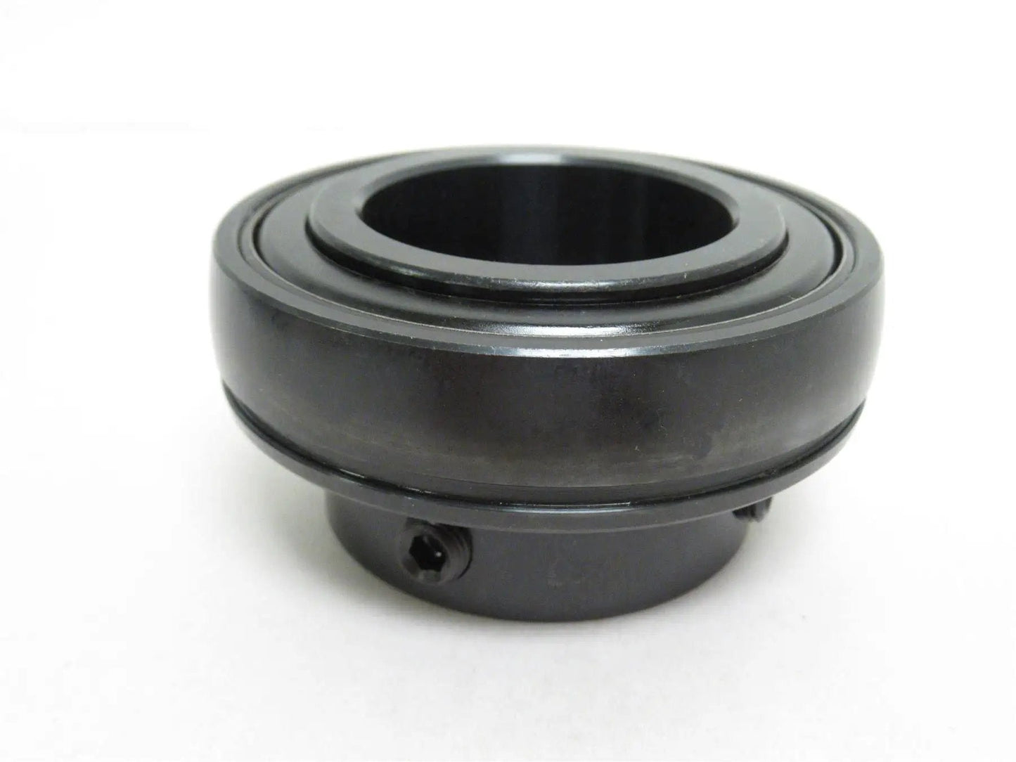 Ball Bearing Insert With One And Fifteen Sixteenths Inch Bore And Ninety Millimeter Outer Diameter Heavy Duty Set Screw Locking Industrial Grade Precision Component For Machinery Rexnord MB251-1516-PENPA, side view.
