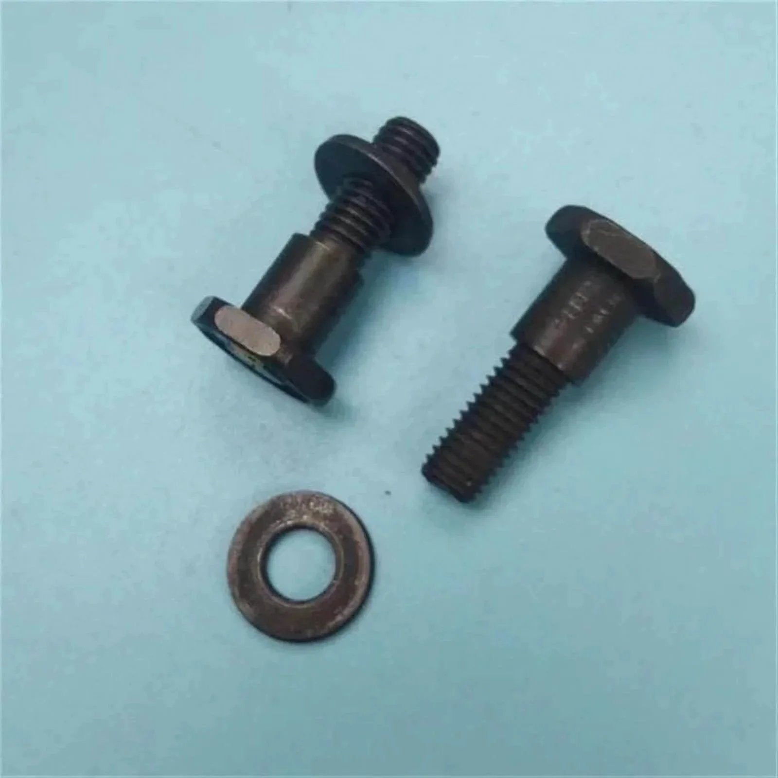Close-up of screws and washer for Clutch Assy 22000-ZVA-003 for BF2B BF2D BF2.3 Marine &More 4T 2HP 2.3HP OUTBOARDS Shoes Spring Assembly