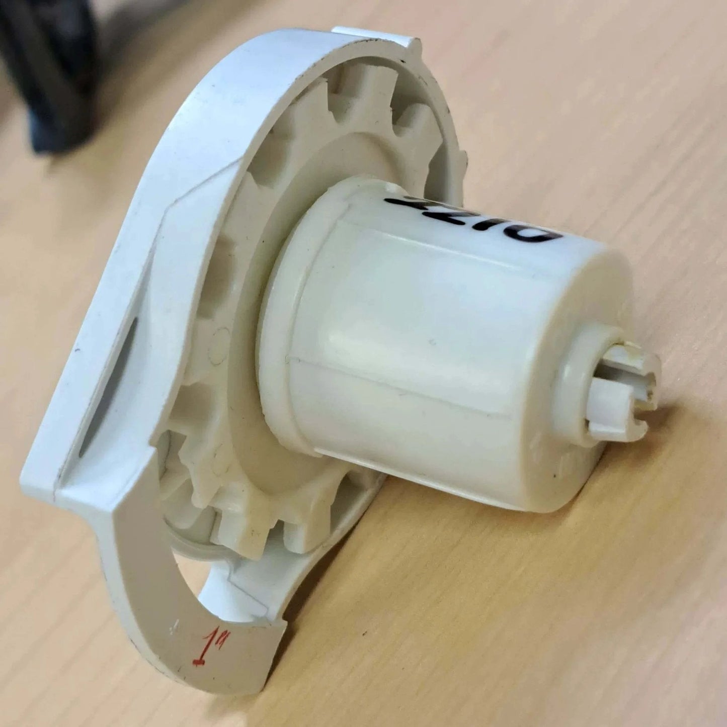 Side view of Clutch R Series with Bead Stopper (White, R8-1" Tube) showing white PBT housing and bead lock mechanism.