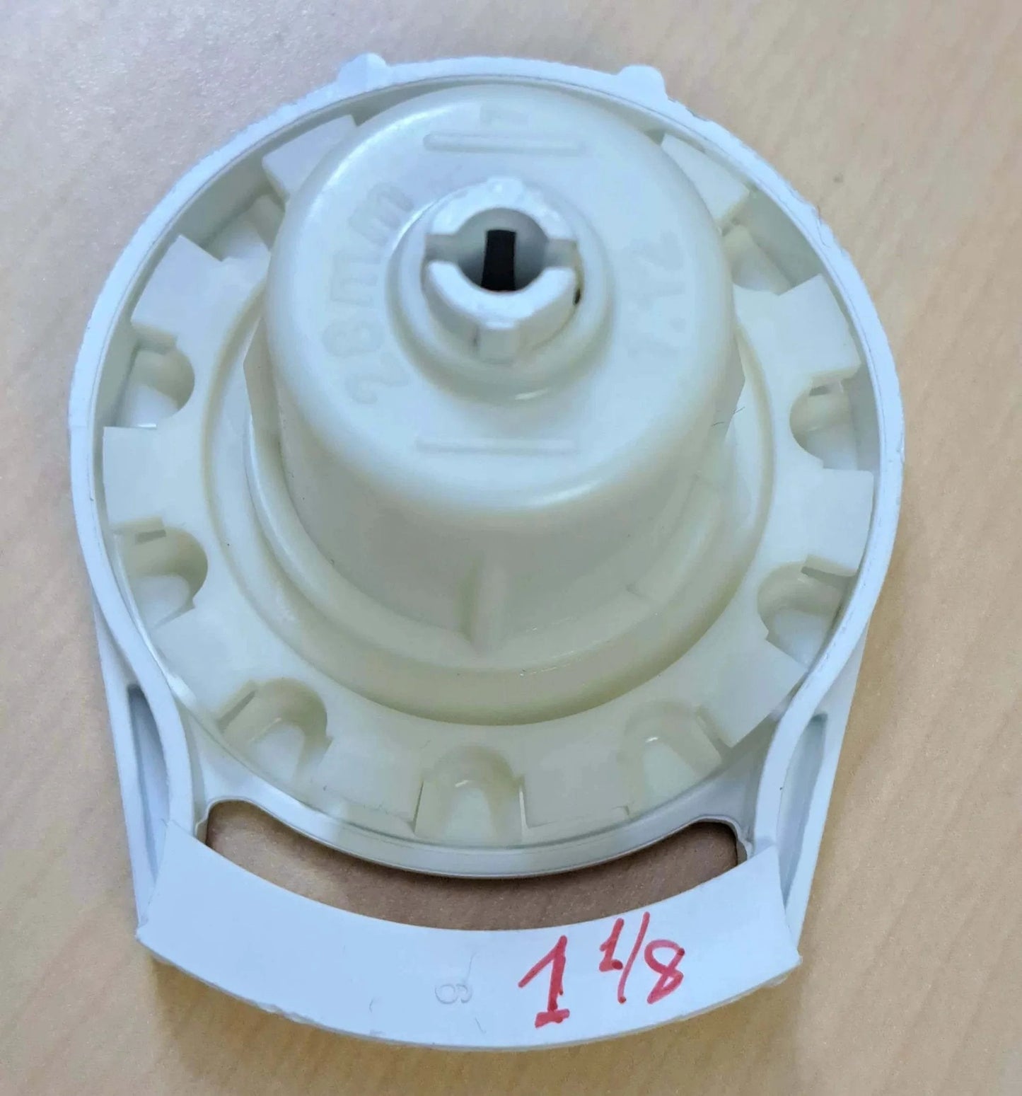 Clutch R Series with Bead Stopper (White, R8-1 1/8" Tube) top view showing locking mechanism and size marking.