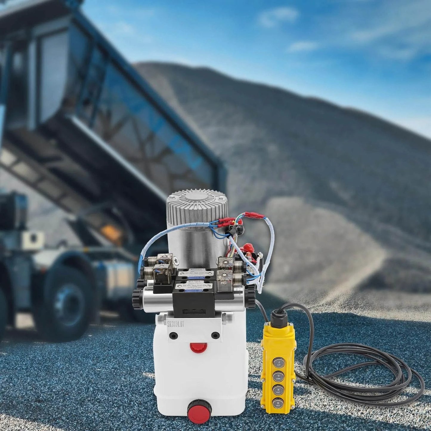 Double Acting Hydraulic Pump 12V DC 4.5 Quart Hydraulic Power Unit 1.6kW 3000RPM 22MPA Hydraulic Pump with Plastic Reservoir in use