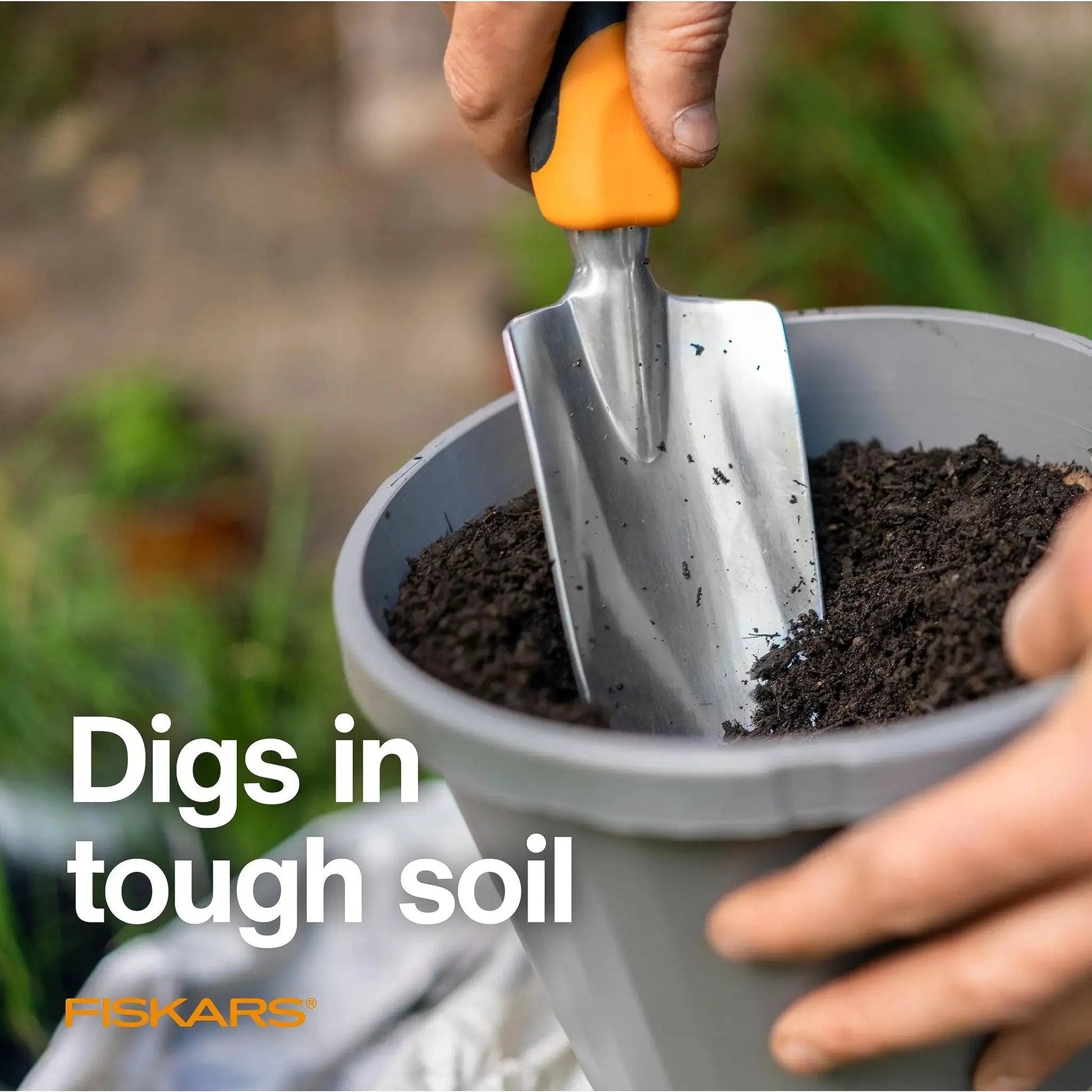 Heavy Duty Gardening Hand Trowel With Hang Hole For Digging And Planting Cast Aluminum Rust Resistant Head in soil