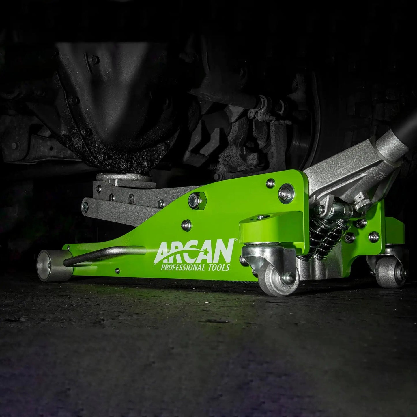 Side view of a 3-Ton Quick Rise Aluminum Floor Jack With Dual Pump Pistons, Reinforced Lift Arm, low profile 3.75 inch start