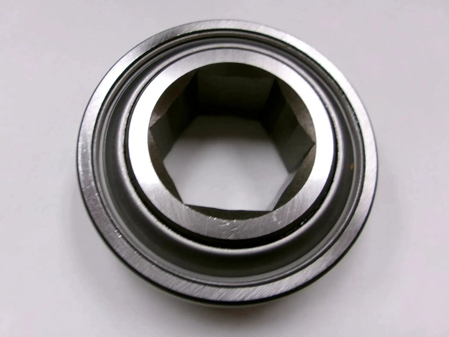 Premium 1-1/4 Inch Hex Bore Bearing With 72 Mm Outer Diameter 17 Mm Outer Ring And 25 Mm Inner Ring For Reliable Mounting Close-Up