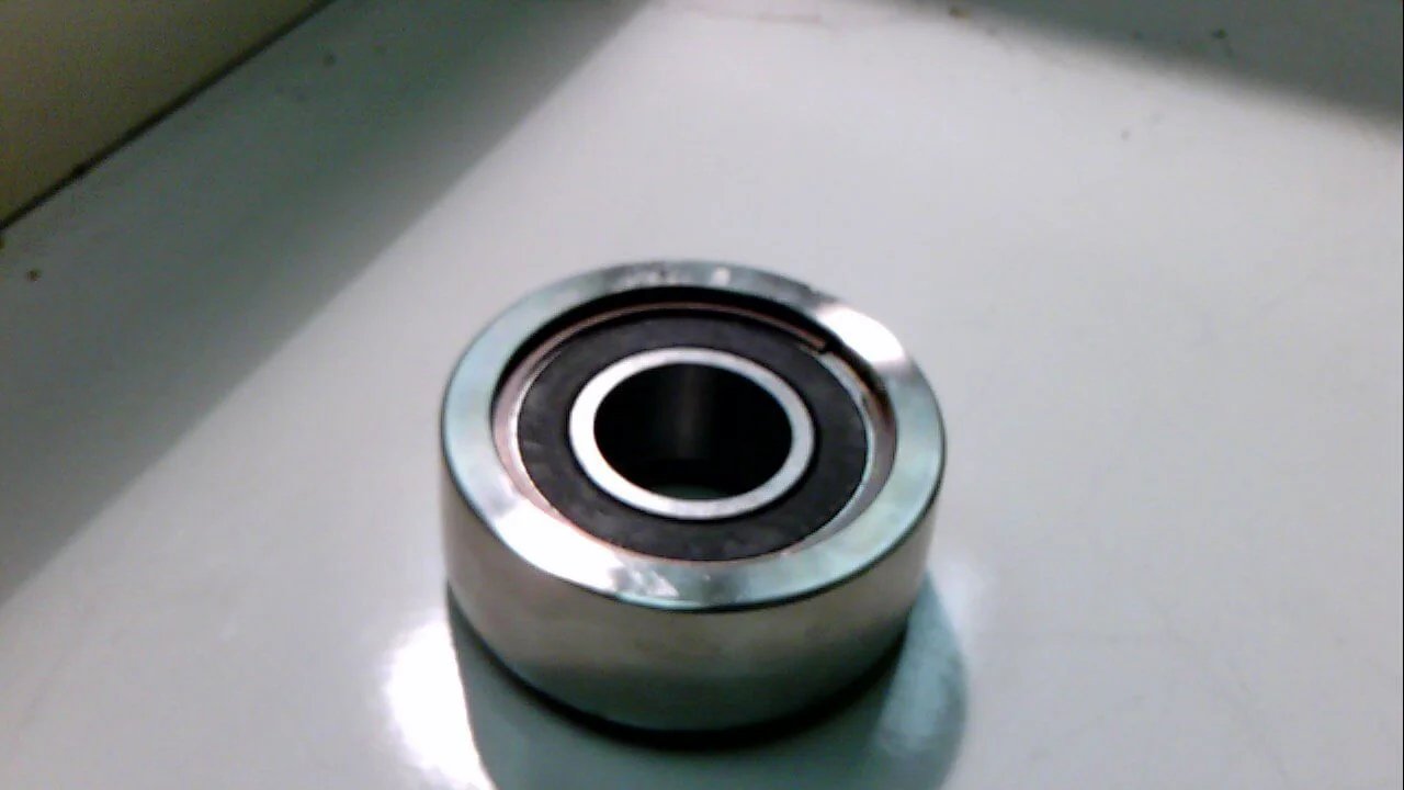 Forklift mast roller bearing Hyster 1333648 replacement part precision fit for smooth stable lifting industrial forklifts.