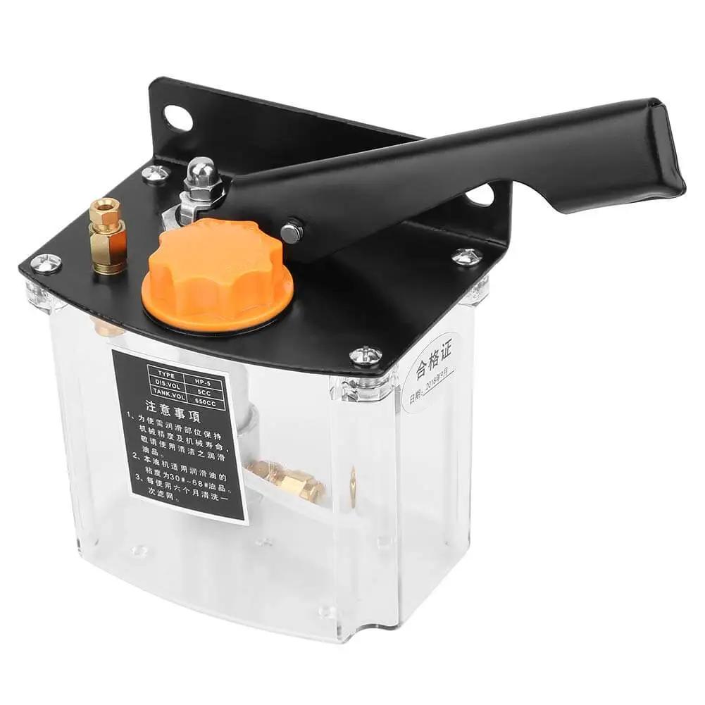 Manual Right Hand Lubricating Pump For CNC Machine Tools 650CC Capacity With Small Piston Design High Efficiency Oil Absorption 4mm Outlet