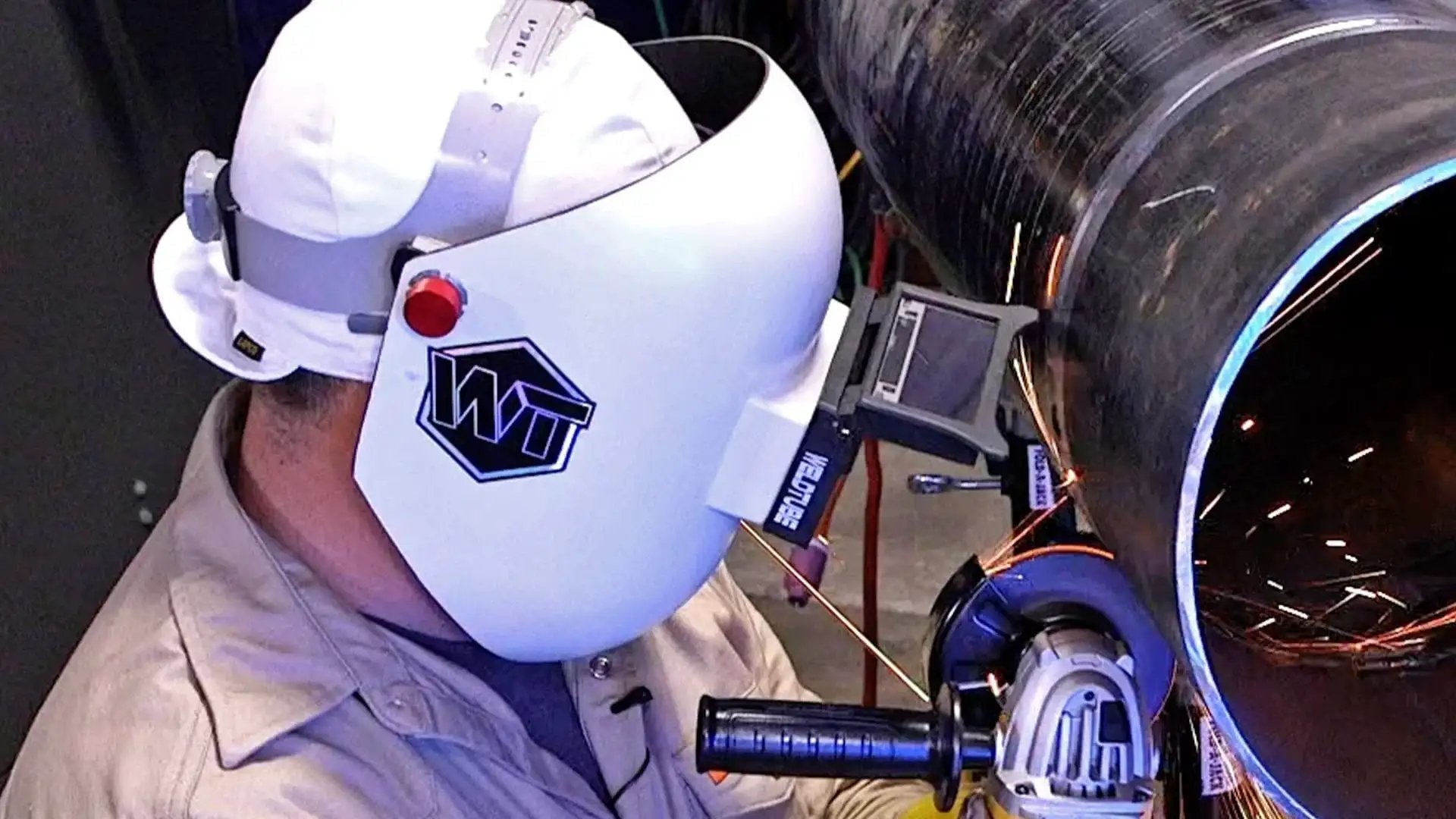 Welder using Flip Front Clip On Adapter For Pipeliner Welding Helmet Grinding Front Upgrade Quick Attach Shield WELDTUBE Clip On Accessory
