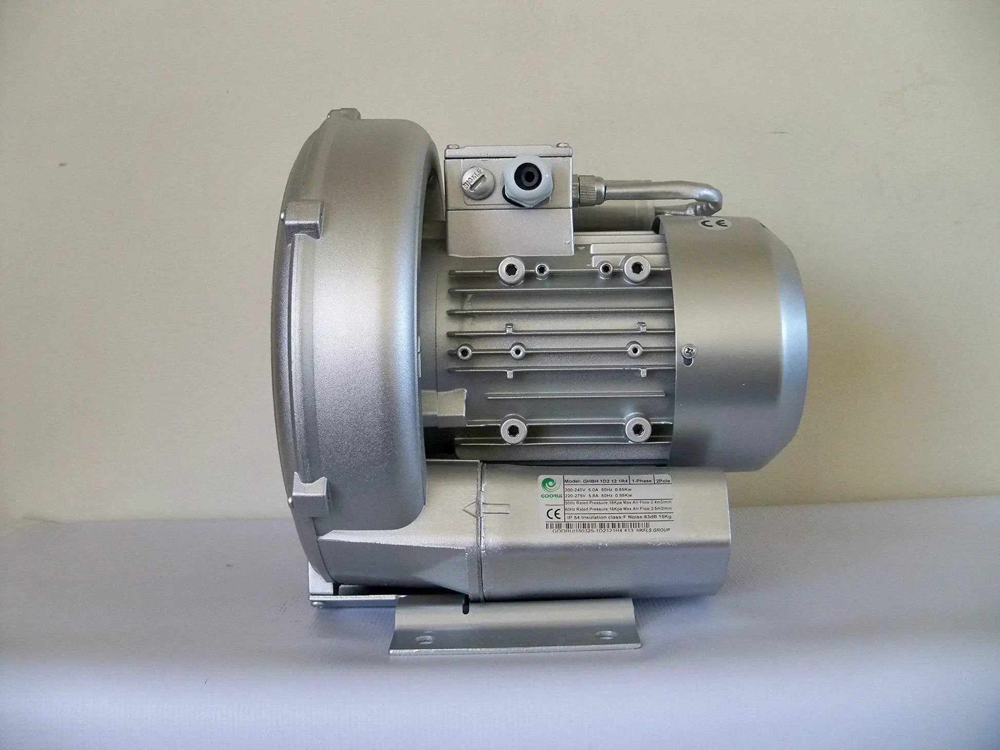 Efficient 1.75HP regenerative blower delivers reliable air movement for pressure and vacuum tasks with 103 CFM and 72 inH2O