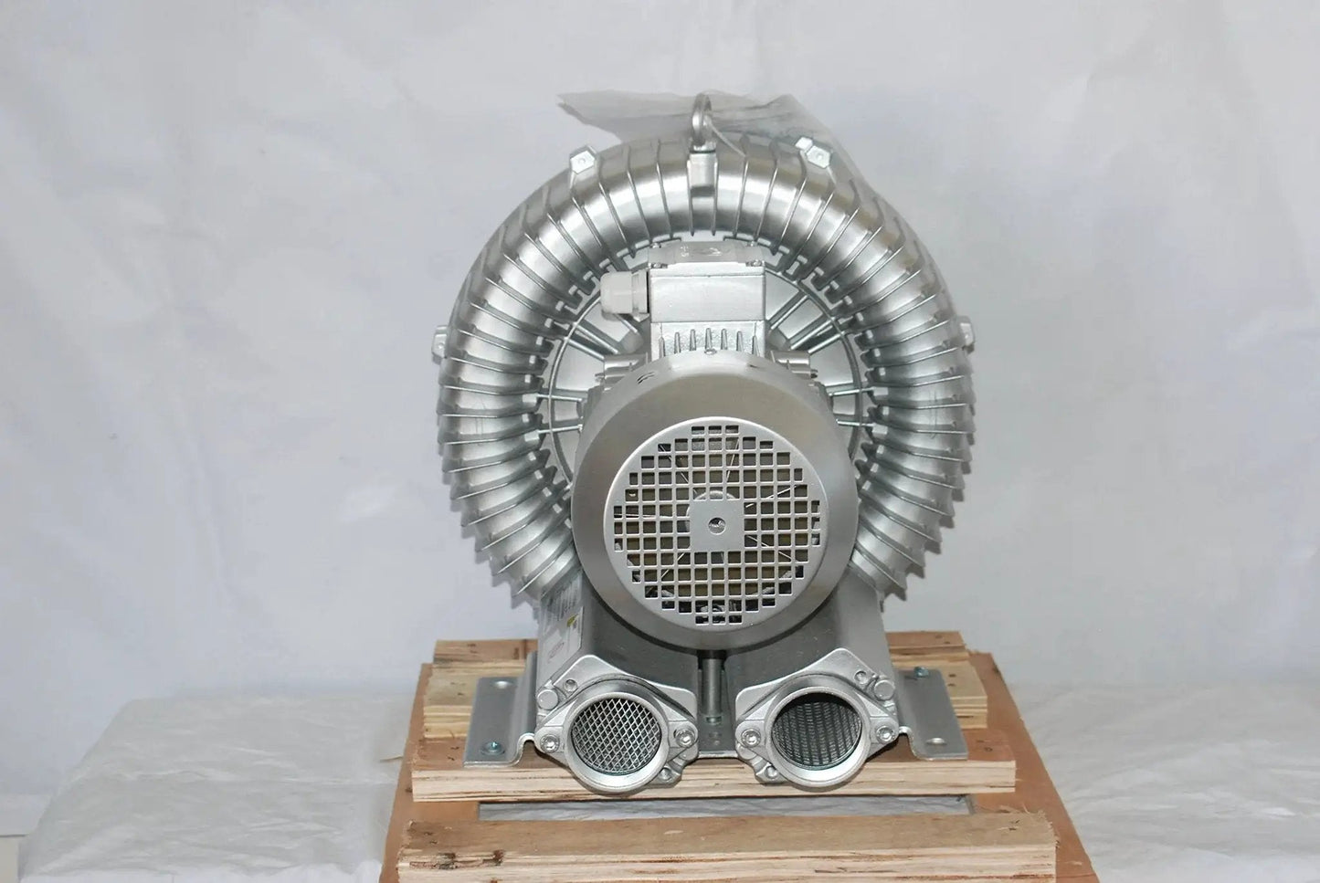 Efficient 2.8 HP regenerative blower delivers 221 CFM airflow with 64 inH2O vacuum and 60 inH2O pressure, front view on pallet
