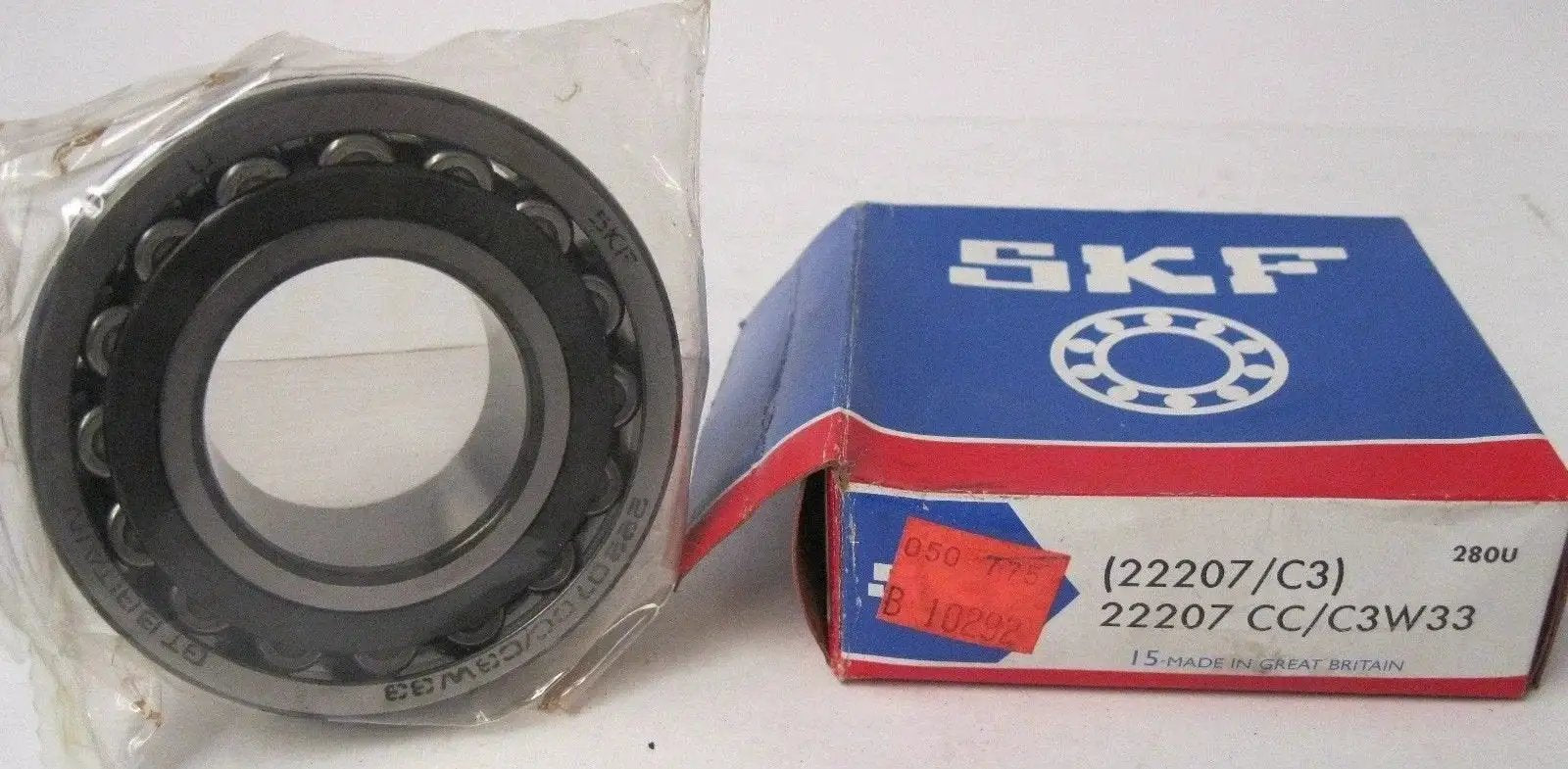 Heavy Duty Roller Bearing 22207 CC C3W33 72mm Outer Diameter with packaging, ideal for industrial machinery use.