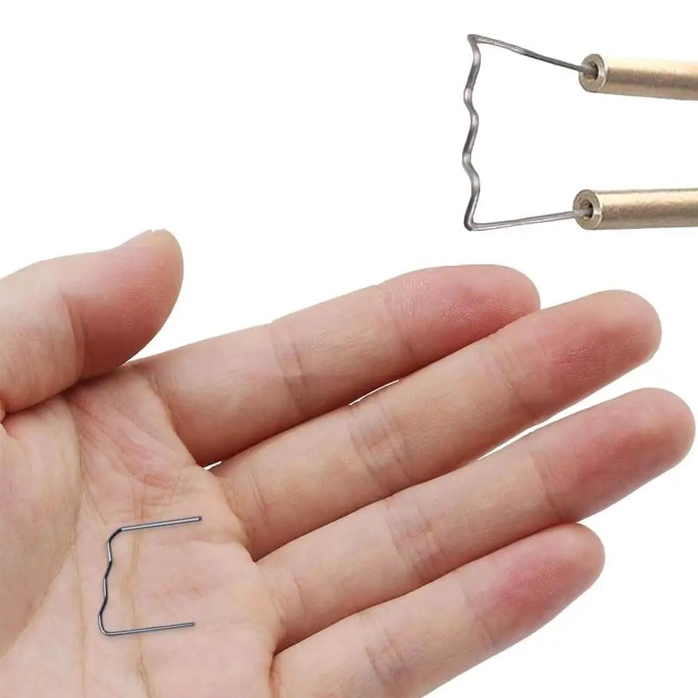 Hand holding 0.8mm stainless steel staple from Auto Body Bumper Repair Staples Kit With 500 Pcs 0.8mm Flat Corner Stainless Steel Staples For Hot Stapler Welding Used On Car Bumpers Heavy Duty Pro Grade Staples For Welding Machines And Car Body Repair.