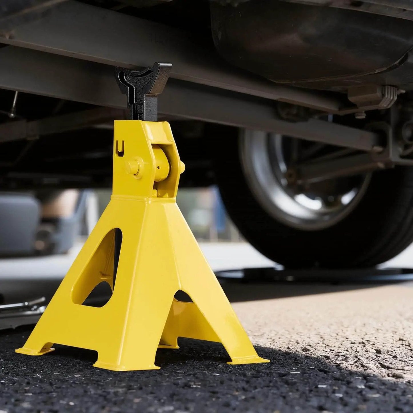Low Profile Floor Jack 2 Ton With Stands By VEVOR Beefy Workhorse Hydraulic Trolley Car Lift under vehicle, yellow steel stand
